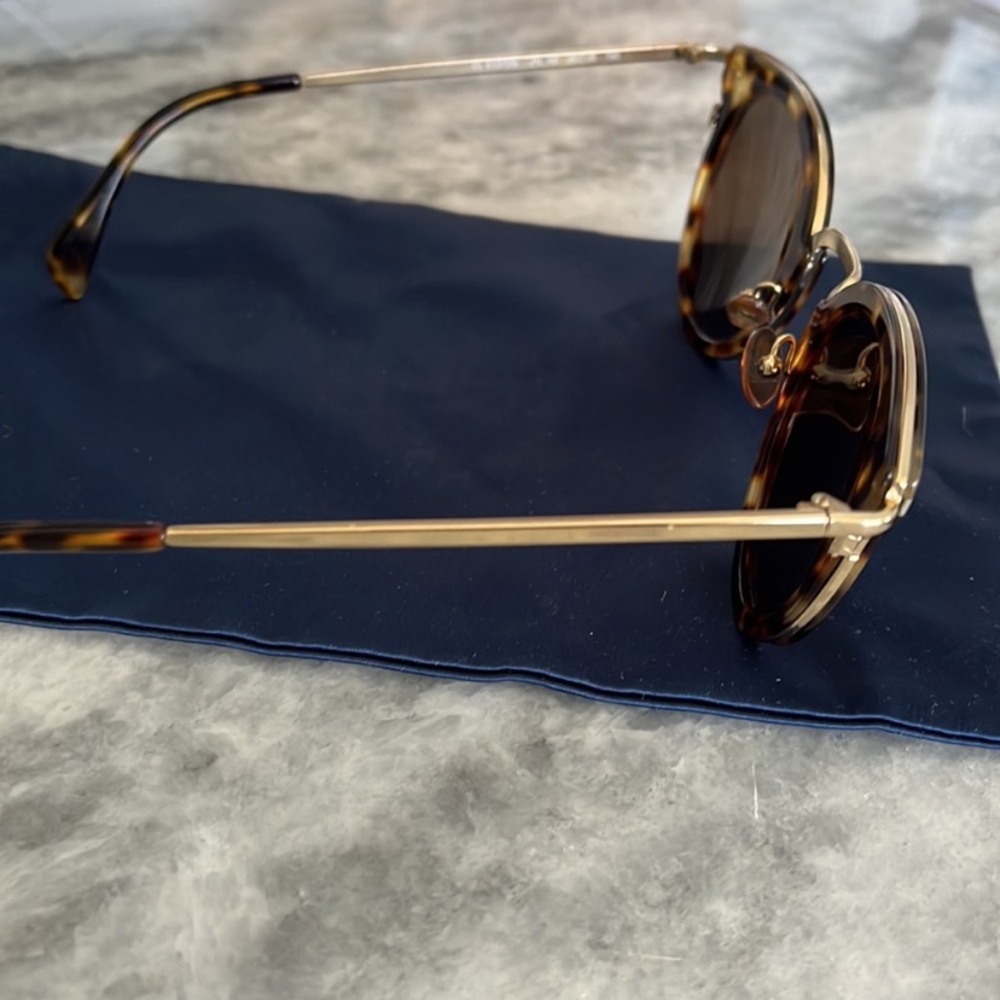 Chic Tortoise Shell Round Sunglasses - image 3